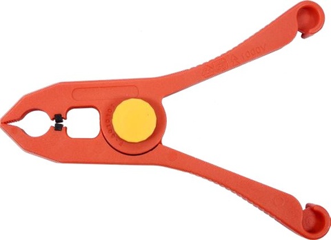 Insulated spring clamp
